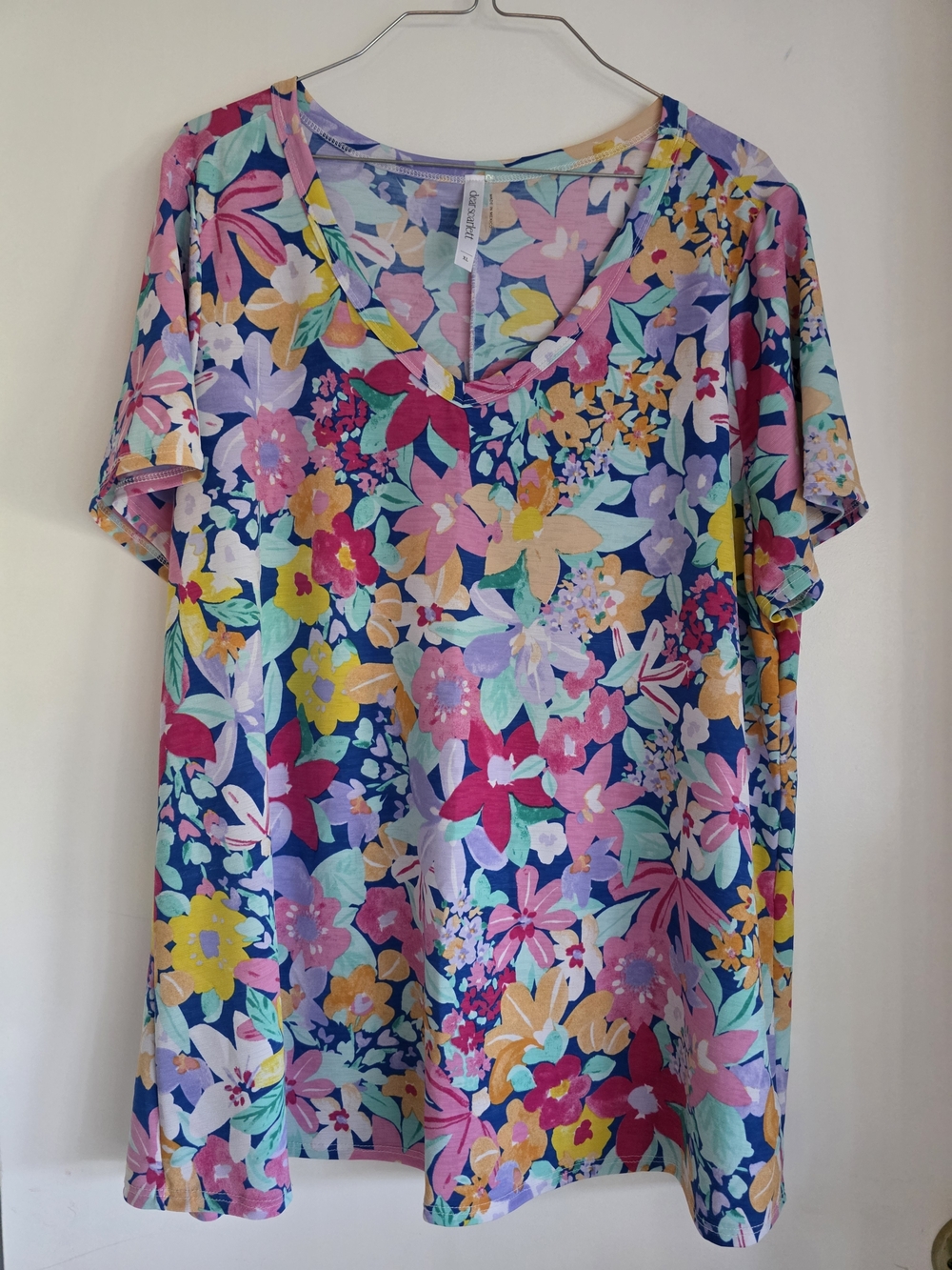 Dear Scarlett Multicolor Floral V-Neck Short Sleeve Tee XL